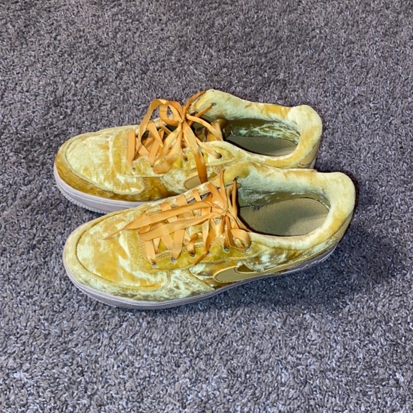 Suede yellow Air Force ones - Picture 3 of 4